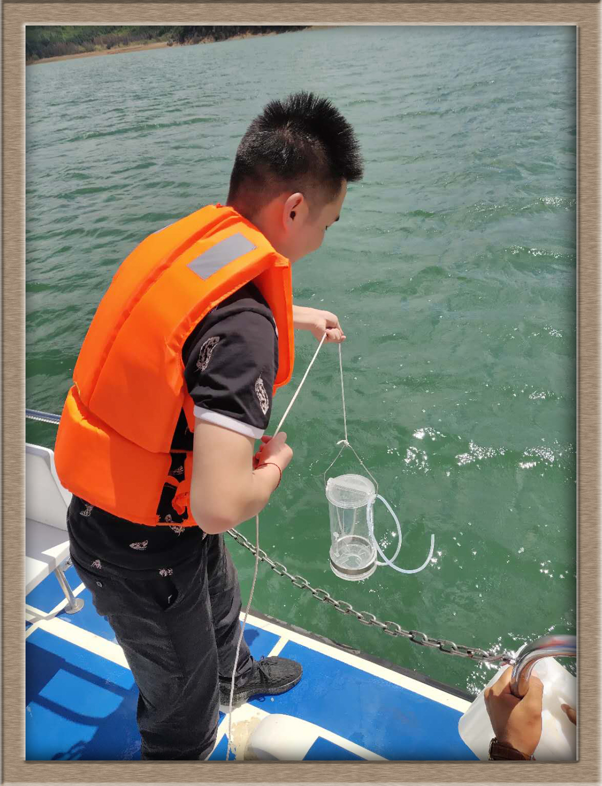 三等獎(jiǎng)14拍攝地點(diǎn)：滇池，內(nèi)容：勞動(dòng)者光彩（楊慧勤）700.jpg